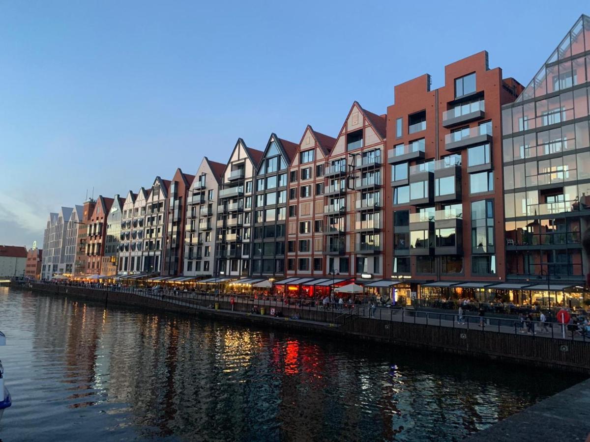 Baltic Riviera Apartments - Luxurious Apartment With Patio And River View グダニスク エクステリア 写真