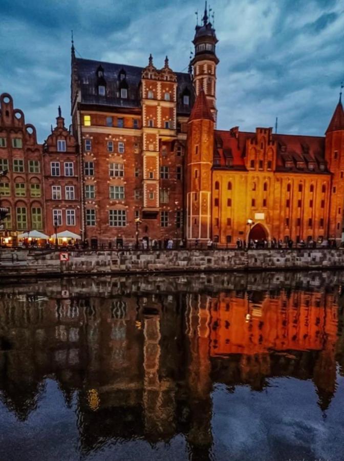 Baltic Riviera Apartments - Luxurious Apartment With Patio And River View グダニスク エクステリア 写真
