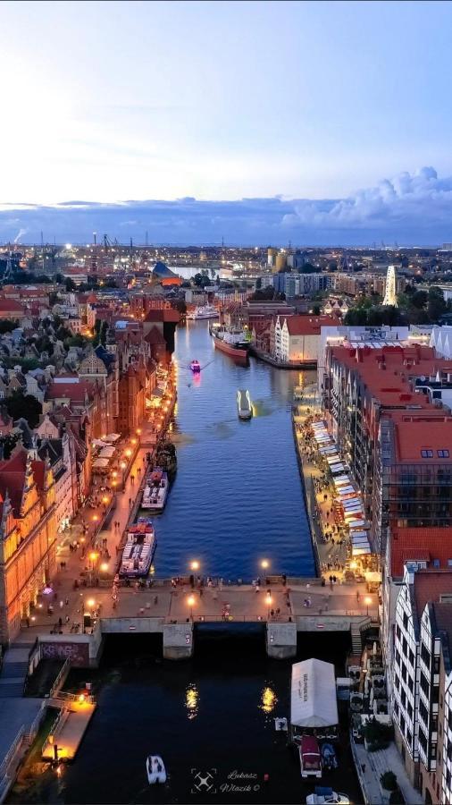 Baltic Riviera Apartments - Luxurious Apartment With Patio And River View グダニスク エクステリア 写真