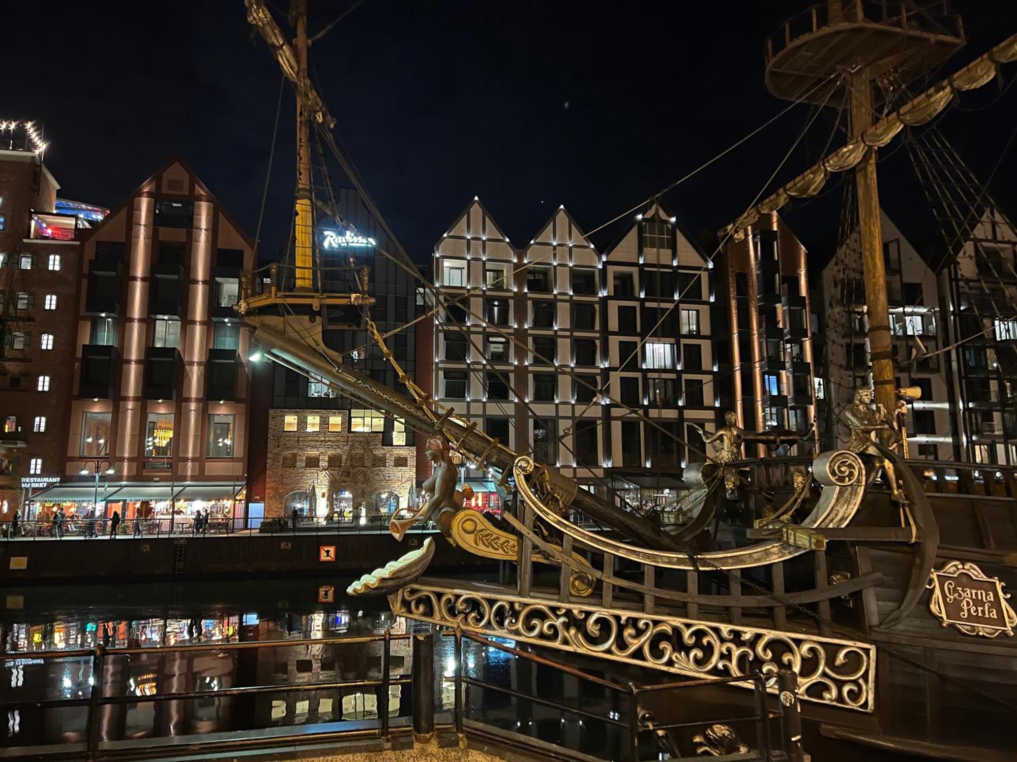 Baltic Riviera Apartments - Luxurious Apartment With Patio And River View グダニスク エクステリア 写真