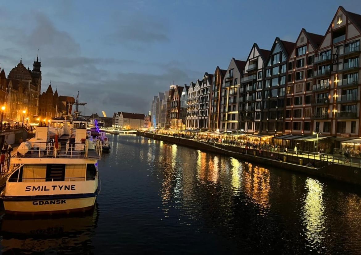 Baltic Riviera Apartments - Luxurious Apartment With Patio And River View グダニスク エクステリア 写真